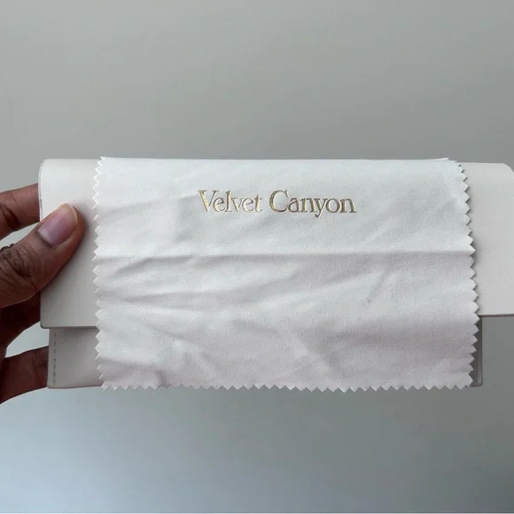 Velvet Canyon Sunglasses - Picture 4 of 4